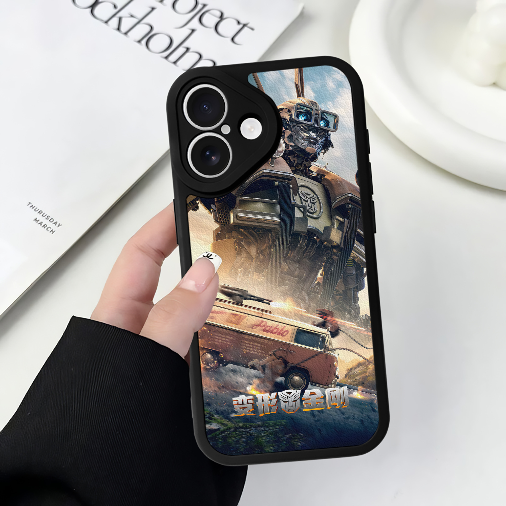 （画像用） Transformers トランスフォーマー 【iPhone 16シリーズ対応】シリコンスマホケース（レザー調） 材質：シリコン